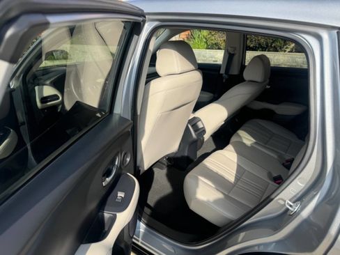 Used 2024 Honda HR-V EX-L image 11