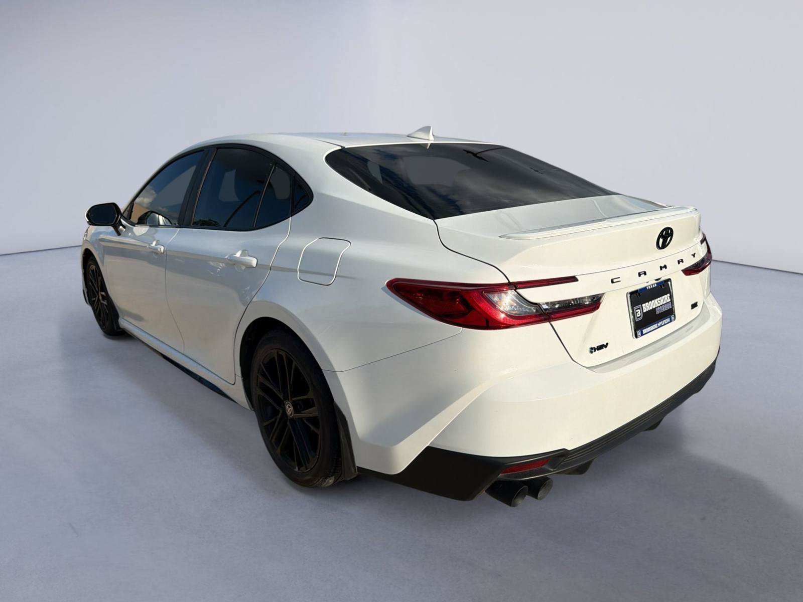 Used 2025 Toyota Camry SE w/ Convenience Package FWD image 8