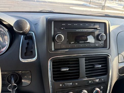 Used 2013 Dodge Grand Caravan American Value Package image 25