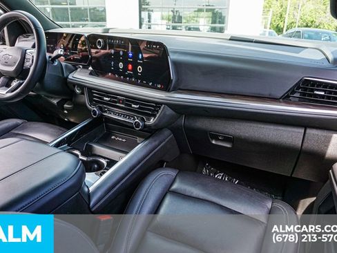 Used 2025 Chevrolet Suburban Z71 AWD/4WD image 27