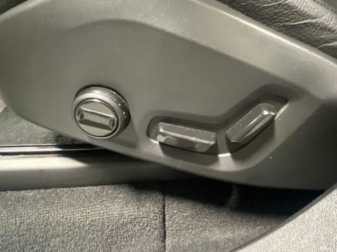 Used 2025 Volvo XC90 B6 Ultra image 12