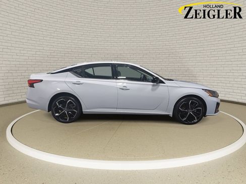 Used 2025 Nissan Altima 2.5 SR image 4