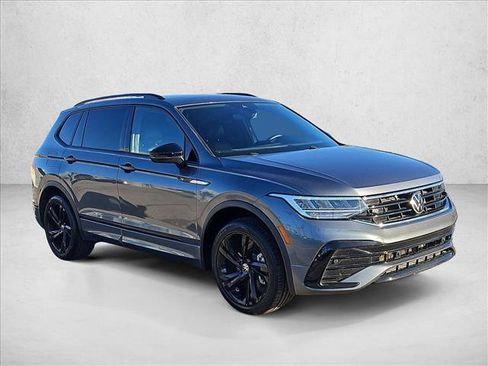 Used 2023 Volkswagen Tiguan SE R-Line image 3