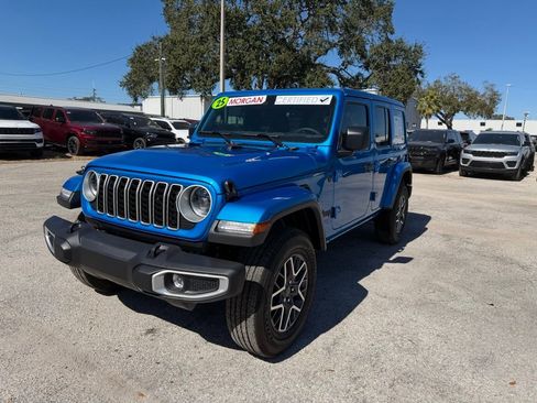 Used 2025 Jeep Wrangler Sahara image 2