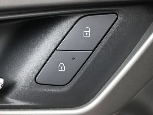 Used 2025 Chevrolet Traverse LT FWD image 15
