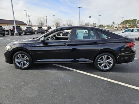 Used 2024 Volkswagen Jetta SE image 4