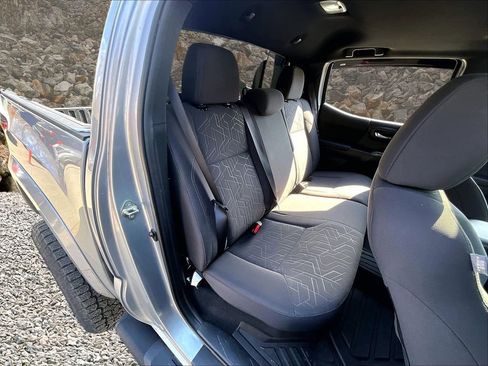 Used 2017 Toyota Tacoma TRD Sport w/ Premium & Technology Package image 25