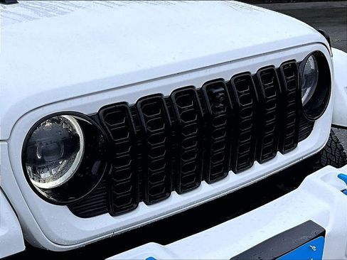 Used 2024 Jeep Wrangler High Altitude AWD/4WD image 32