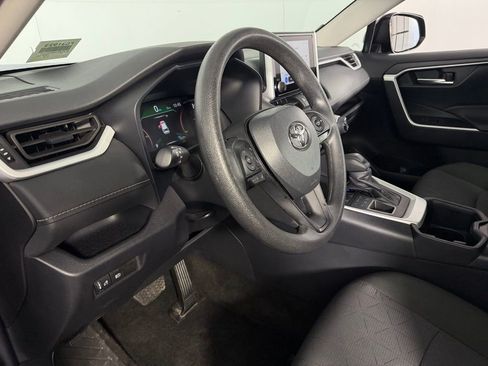 Used 2025 Toyota RAV4 XLE AWD/4WD image 18