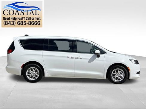 Used 2023 Chrysler Voyager LX FWD image 5