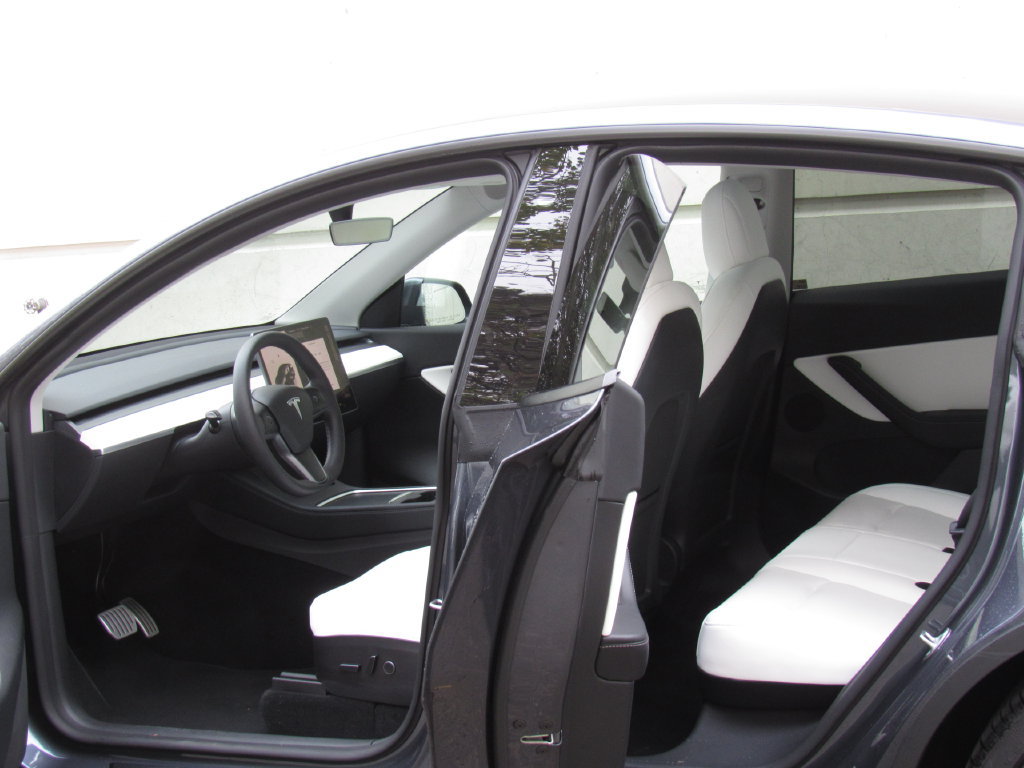 Used 2022 Tesla Model Y Performance AWD/4WD image 13