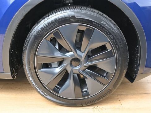 Used 2025 Tesla Model Y Long Range RWD image 12