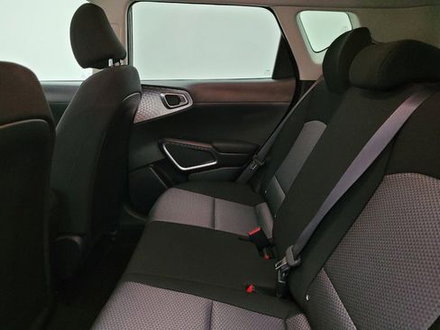 Used 2025 Kia Soul LX image 18