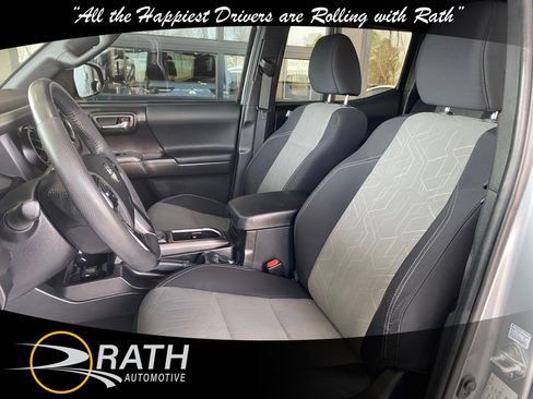 Used 2022 Toyota Tacoma TRD Off-Road image 12