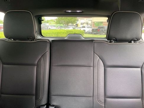 Used 2023 GMC Yukon XL SLT AWD/4WD image 14