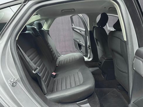 Used 2019 Ford Fusion SE FWD image 28