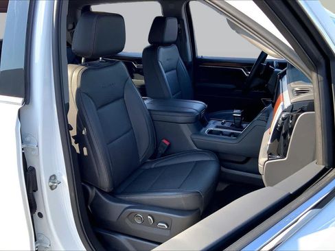Used 2024 GMC Sierra 1500 Denali w/ Denali Reserve Package AWD/4WD image 8