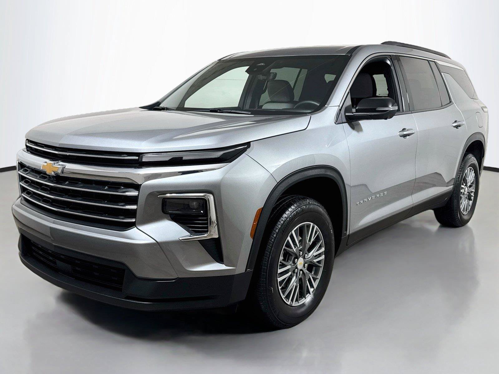 Certified 2026 Chevrolet Traverse LT w/ Driver Confidence Package FWD image 32