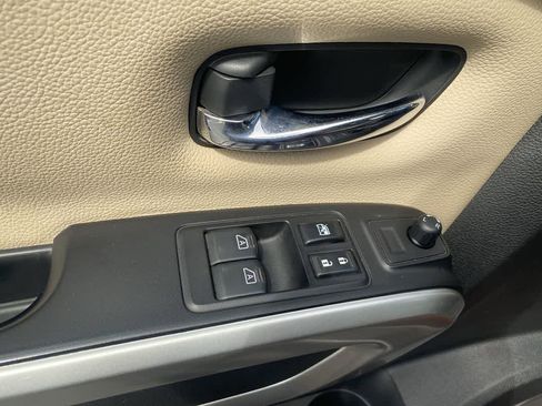 Used 2018 Nissan Titan SV AWD/4WD image 13