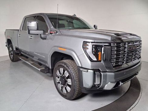New 2026 GMC Sierra 3500 Denali w/ Denali Reserve Package AWD/4WD image 2