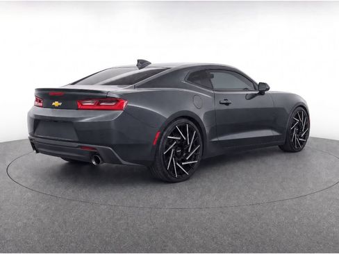 Used 2018 Chevrolet Camaro LT RWD image 4