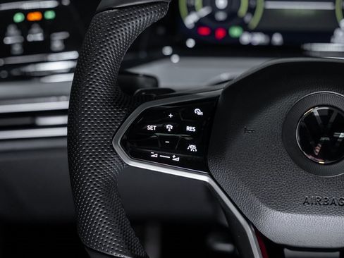 Used 2022 Volkswagen GTI SE image 42