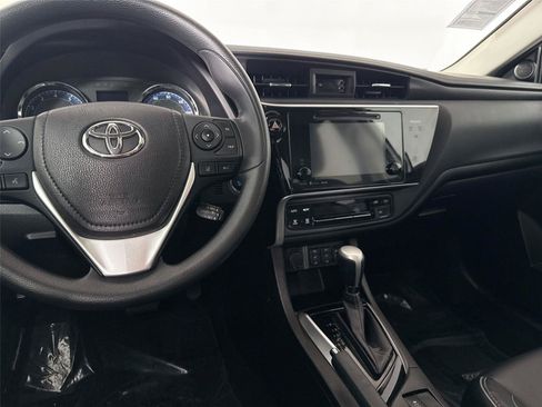 Used 2017 Toyota Corolla XLE w/ Carpet Mat Package (TMS) FWD image 31