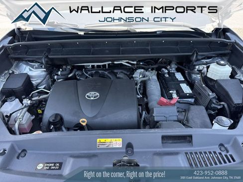 Used 2021 Toyota Highlander XLE AWD/4WD image 44