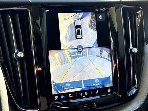 Used 2025 Volvo XC60 B5 Plus image 25