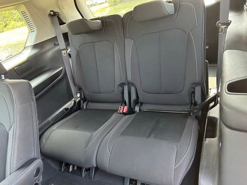 Used 2023 Jeep Grand Cherokee L Laredo image 13