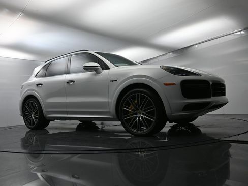 Used 2022 Porsche Cayenne Turbo S image 57