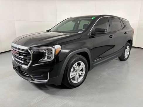Used 2024 GMC Terrain SLE FWD image 4