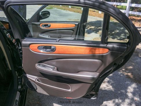 Used 2006 Jaguar XJ Vanden Plas Super V8 Portfolio RWD image 28