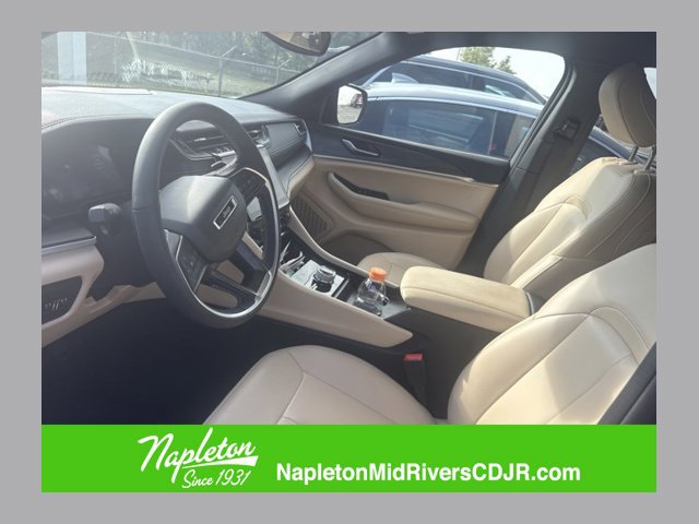 Used 2024 Jeep Grand Cherokee Limited w/ Black Appearance Package AWD/4WD image 1
