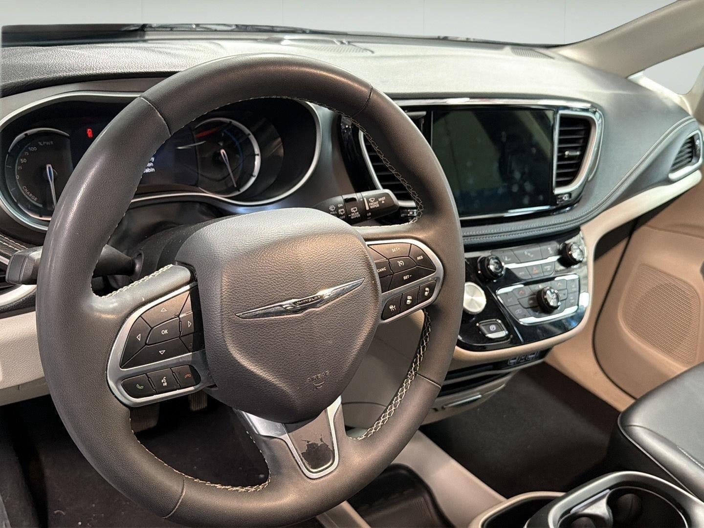 Used 2024 Chrysler Pacifica Limited FWD image 8