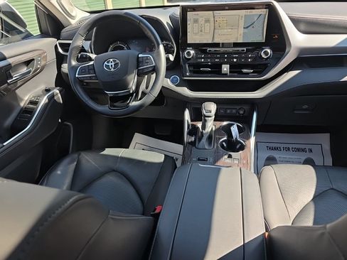 Certified 2020 Toyota Highlander Platinum AWD/4WD image 23