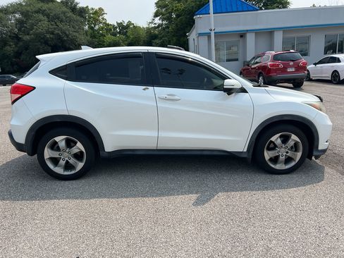 Used 2017 Honda HR-V EX image 4
