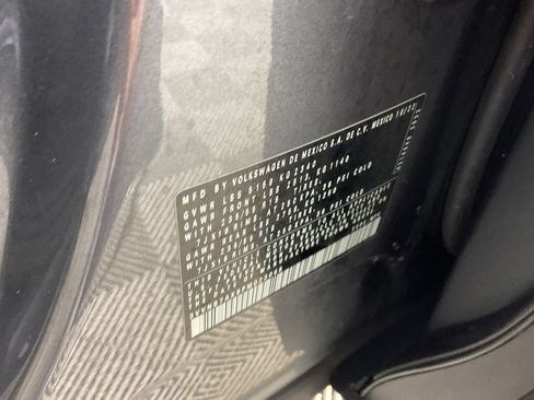 Used 2023 Volkswagen Tiguan SE w/ Panoramic Sunroof Package FWD image 31