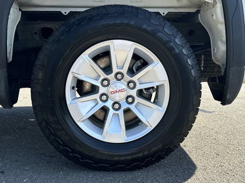 Used 2024 GMC Sierra 1500 SLE AWD/4WD image 16