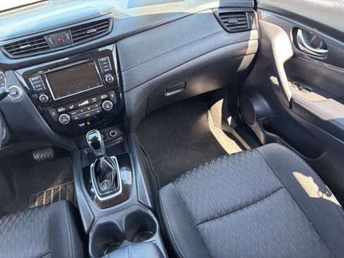Used 2020 Nissan Rogue SV FWD image 17