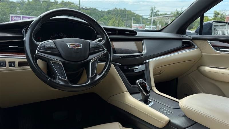 Used 2018 Cadillac XT5 Luxury w/ Driver Awareness Package AWD/4WD image 27