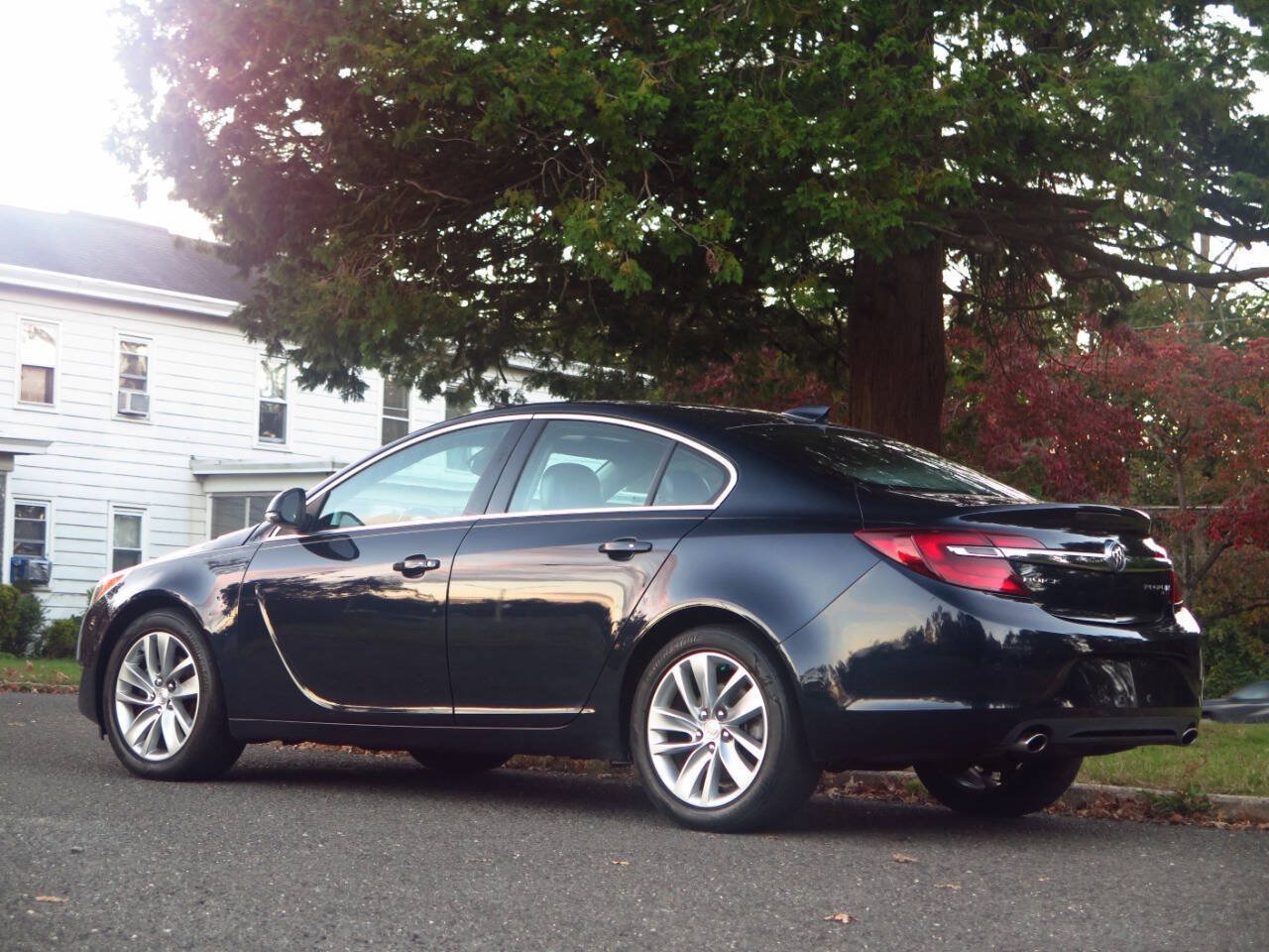 Used 2016 Buick Regal Premium w/ Driver Confidence Package #2 AWD/4WD image 3
