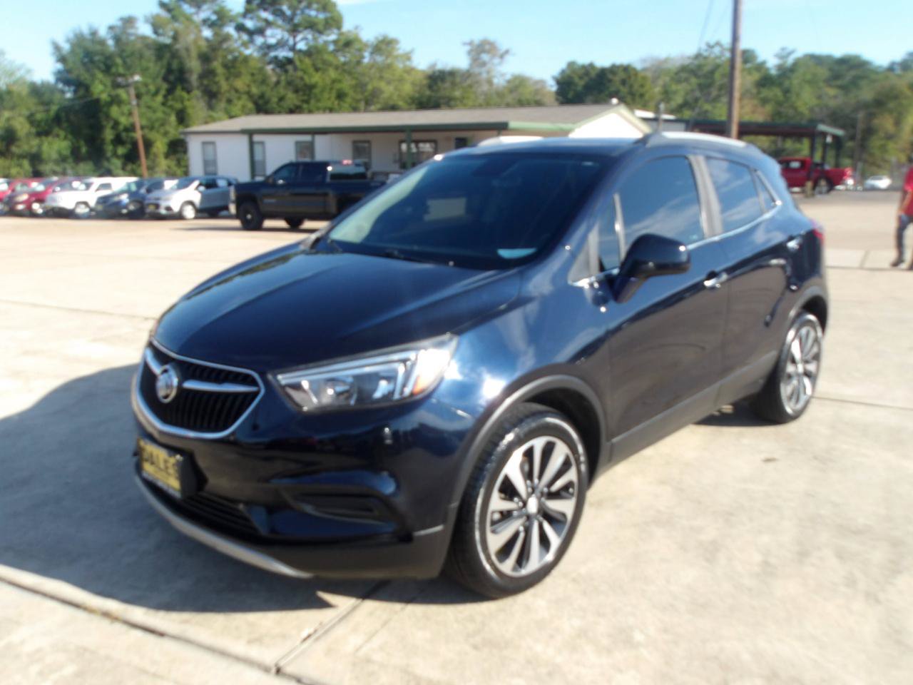Used 2021 Buick Encore Preferred AWD/4WD image 2