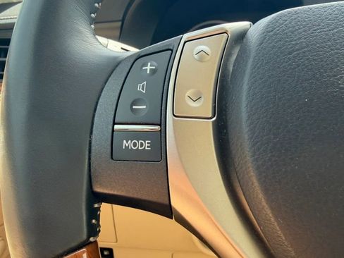 Used 2013 Lexus ES 300h Hybrid w/ Luxury Pkg image 21