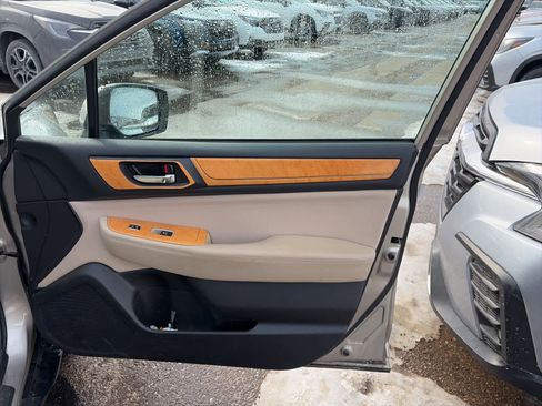 Used 2016 Subaru Outback 2.5i Premium image 12