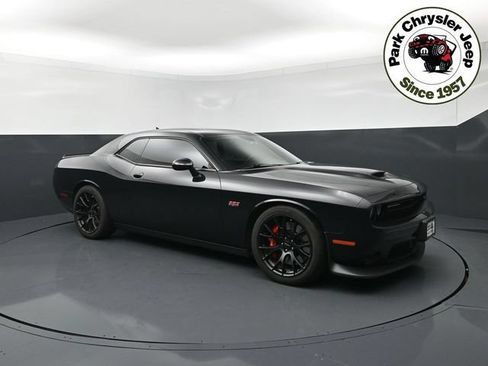 Used 2015 Dodge Challenger SRT w/ Technology Group RWD image 1