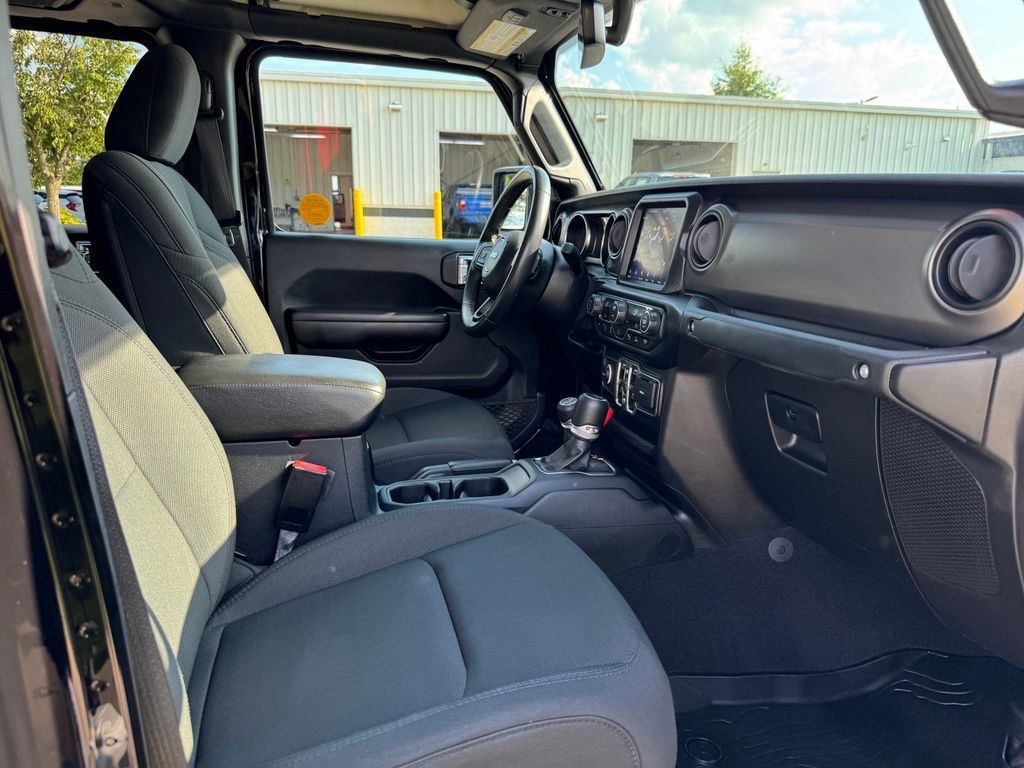 Used 2021 Jeep Gladiator Sport AWD/4WD image 28
