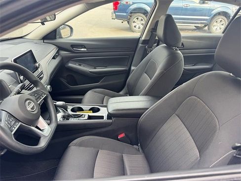 Used 2024 Nissan Altima 2.5 SV image 9