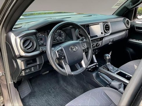 Used 2016 Toyota Tacoma TRD Sport w/ Premium & Technology Package AWD/4WD image 16