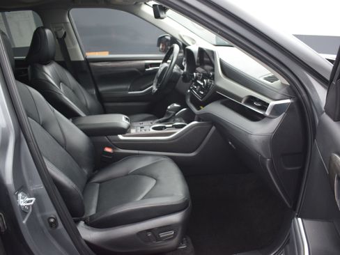 Used 2025 Toyota Highlander Limited AWD/4WD image 10